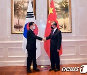 '민감한 시기' 中왕이, 오늘 방한..미중사이 '숨가쁜 韓외교전'