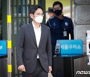 이재용, 출소 한달만에 '잠행' 깨고 공개행보 나선 까닭