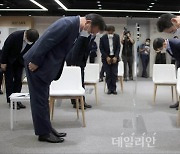 인사하는 김부겸 국무총리와 이재용 삼성전자 부회장
