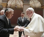 '가장 어울리지 않는' 교황-헝가리 총리 만나
