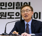 최재형, 돌연 대선캠프 해체 선언.."대선포기는 아냐, 초심으로 돌아갈 것"