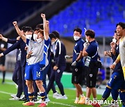 [포토] '막았다' 승리 후 기뻐하는 울산 스탶, 선수들