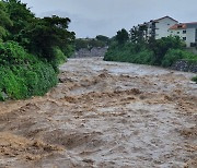 태풍 '찬투' 영향..한라산에 400mm 폭우, 제주 곳곳 침수 피해