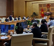 베트남 총리 "백신 구해지면 韓기업에 집중 접종" 약속