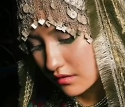 [특파원 리포트] "부르카 강요말라"..아프간 여성들 화려한 전통의상 시위