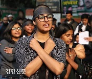 인도 뭄바이서 버스 성폭행·살인 사건 발생.."법 강화됐지만, 달라진 건 없다"