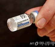 '1회 접종' 얀센 추가접종 가능성.."중증 예방효과 충분치 않다"