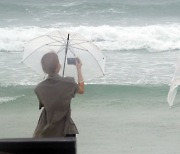 [오늘 날씨] 제주도·남부 돌풍에 많은 비.. 태풍 '찬투' 조심