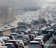 추석 연휴 고속도로 통행료 정상 부과..휴게소는 포장만