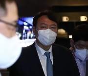 尹 캠프 "박지원의 '윤우진 자료' 언급은 공갈·협박.. 국정원의 정치 개입 명백"