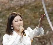 송가인 '배구 여제' 김연경에 전한 마음 "내 노래에 춤을.." [스타IN★]