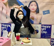 브브걸 민영, 생일 카페서 행복♥..32세 세련美 [리포트:컷]