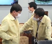 국무회의 참석한 이호승 실장과 임서정 수석