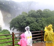 태풍 '찬투' 북상..한라산에 폭우