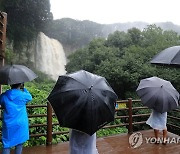 태풍 '찬투' 북상..한라산에 폭우