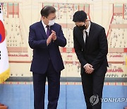 BTS 만난 문대통령 "대한민국 품격 높였다..여러모로 고맙다"(종합2보)