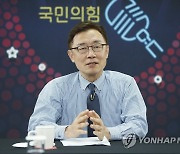 崔, 대선캠프 해체 선언.."레이스 포기 아냐, 홀로 국민 속으로"