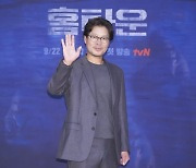 '홈타운' 유재명 "다작 비결? 작품 섭외 자체에 감사"