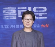 '홈타운' 유재명 "'비밀의 숲2' 박현석 PD와 재회..멋진 작품"