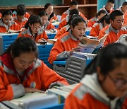 중국 사교육 정조준에..4000명 학원 강사 일자리 잃는다