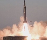 우리 군 SLBM 발사 직전..북한, 탄도미사일 2발 쐈다