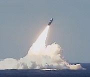 SLBM 수중 발사시험 세계 7번째 성공..신형 미사일도 공개