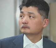 [단독] 김범수 동생, 카카오 '옥상옥 지주사'서 퇴직금만 14억