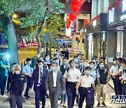 '무간도' 실사판, 홍콩서 조폭 충돌..경찰서 들이박고 '구조' 요청