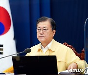 文대통령, 독자 개발한 '잠수함발사 탄도미사일' 발사시험 참관