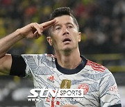 [S코어북] '복수 허락 않았다' 뮌헨, 레반도프스키 멀티골로 바르사에 3-0 완승