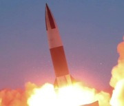 北, 단거리탄도미사일 2발 발사..800여km 비행