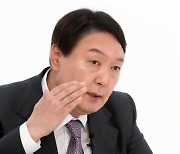尹 캠프, 공수처에 박지원 추가 고발 "정치적 중립 의무 위반"