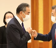 文, 中 왕이 접견.."베이징올림픽, 북한 관계 개선 전기되기를"