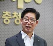 양승조 충남지사 "충남공항·광역철도 완성 위해 도민 모두의 힘 합칠것" [로컬 포커스 자치단체장을 만나다]