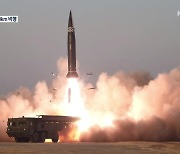 북한, 동해로 탄도미사일 2발 발사..800km 비행