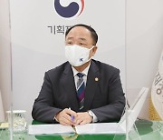 [속보] 홍남기 "전월세 가격 안정 방안 연말까지 내놓겠다"
