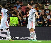 '레반도프스키 멀티골' 뮌헨, 바르셀로나에 3-0 완승