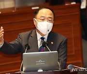홍남기 "임대차 3법 시행 과정서 문제점 노출..보완책 강구"