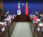 한중 외교, 北탄도미사일에 "대화재개에 도움 안돼"