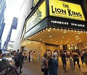 [사진]코로나19로 불꺼졌던 뉴욕 브로드웨이 극장가 18개월만에 재개장