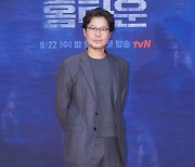 [TD포토] 유재명 '수트가 잘 어울리는 남자'