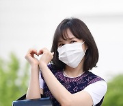 [T포토] 웬디 '완디의 하트 선물'