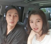 '임신' 윤소이, 만삭 티 안 나는 셀카..♥조성윤과 데이트