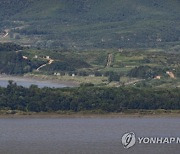 적막한 북한 임진강변 초소