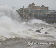 [날씨] 태풍 '찬투' 영향..제주·남부에 장대비