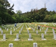 군산시, 추석명절 '군경합동묘지' 제초작업 실시