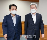 [포토] 간담회 참석하는 고승범 금융위원장