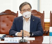 [포토] 금융위원장 간담회 참석하는 최성일 금융감독원 부원장