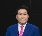 [포토]'토론회 준비하는 안상수'