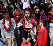 아프간 소녀축구팀, 파키스탄으로 극적 탈출 성공